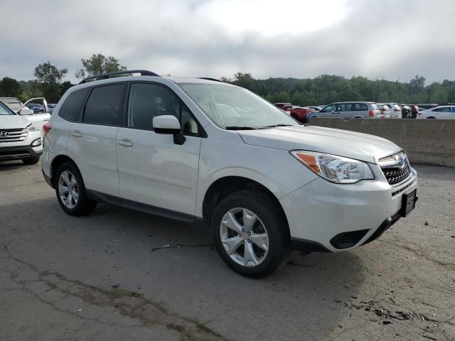 JF2SJADC6GH519437 - 2016 SUBARU FORESTER 2.5I PREMIUM WHITE photo 4