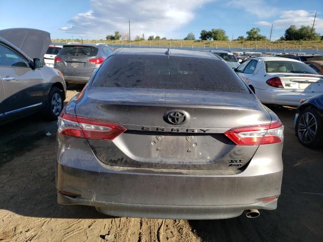 4T1F11BKXLU004173 - 2020 TOYOTA CAMRY XLE GRAY photo 6