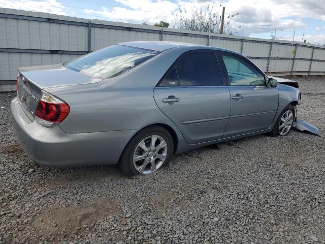 JTDBF30K050166021 - 2005 TOYOTA CAMRY LE GRAY photo 3