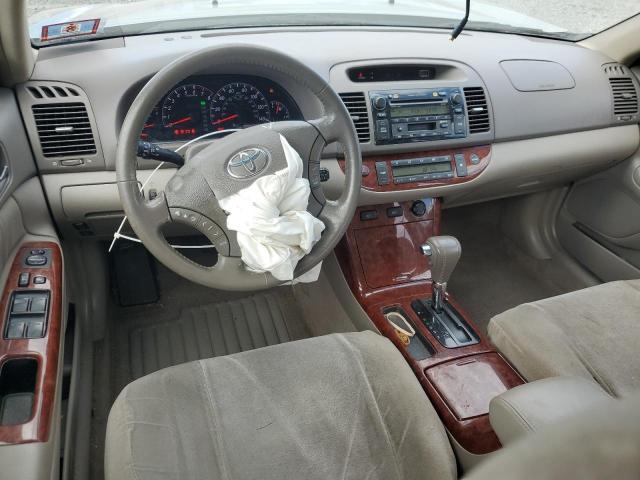 JTDBF30K050166021 - 2005 TOYOTA CAMRY LE GRAY photo 8