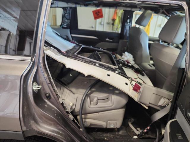 5TDJZRFH4HS431087 - 2017 TOYOTA HIGHLANDER SE GRAY photo 11