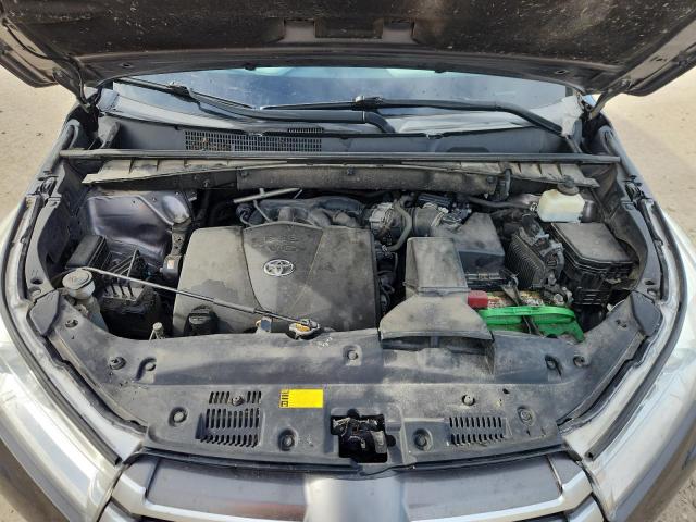 5TDJZRFH4HS431087 - 2017 TOYOTA HIGHLANDER SE GRAY photo 12