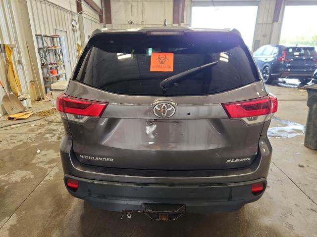 5TDJZRFH4HS431087 - 2017 TOYOTA HIGHLANDER SE GRAY photo 6
