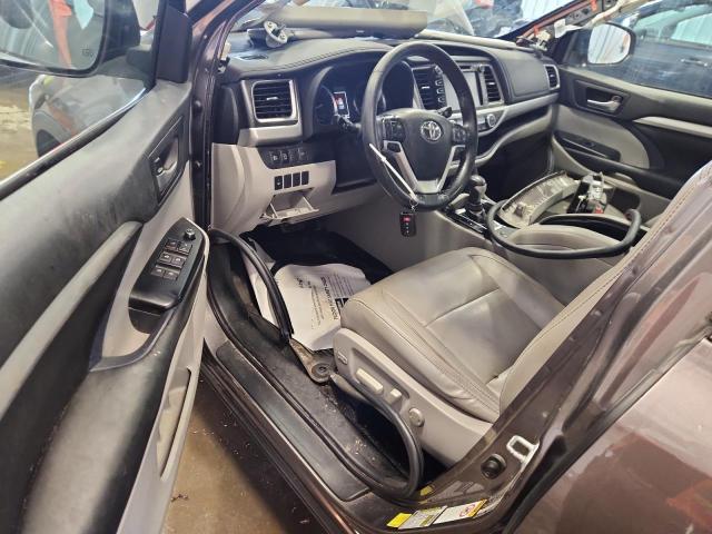 5TDJZRFH4HS431087 - 2017 TOYOTA HIGHLANDER SE GRAY photo 8