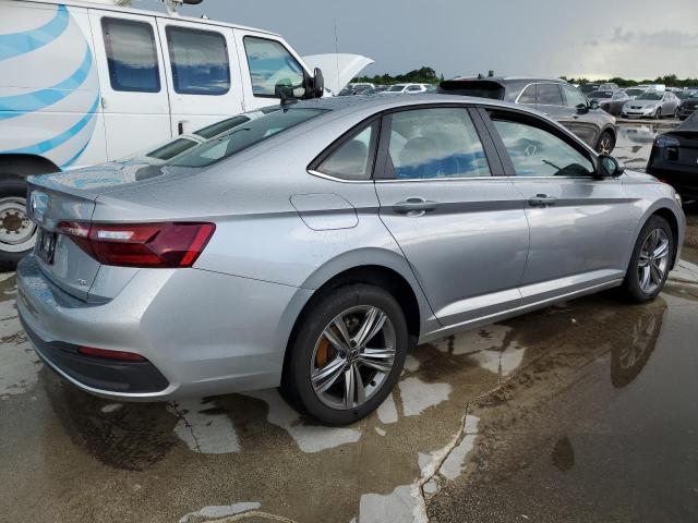 3VWEM7BU7RM040117 - 2024 VOLKSWAGEN JETTA SE SILVER photo 3