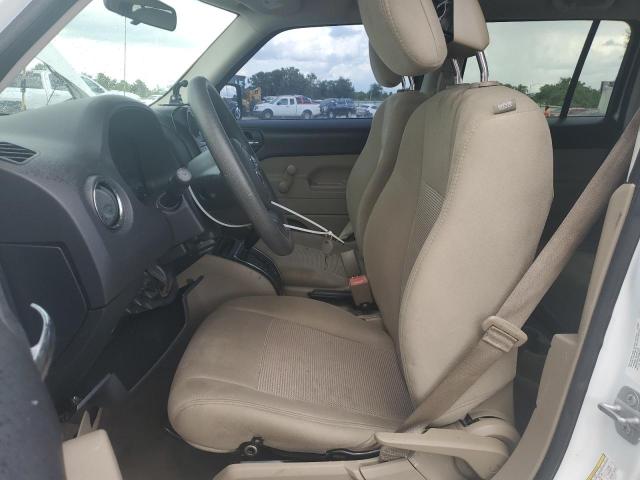 1C4NJPBAXED881372 - 2014 JEEP PATRIOT SPORT WHITE photo 7