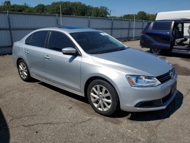 3VWD17AJ0EM443040 - 2014 VOLKSWAGEN JETTA SE 银色 照片 4