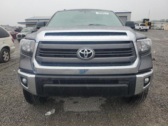 5TFUW5F19FX468564 - 2015 TOYOTA TUNDRA DOUBLE CAB SR/SR5 GRAY photo 5