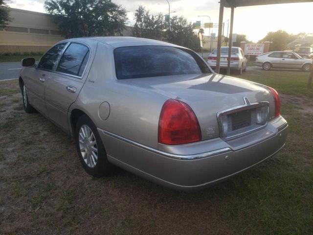 1LNHM81W13Y687189 - 2003 LINCOLN TOWN CAR EXECUTIVE GRAY photo 3
