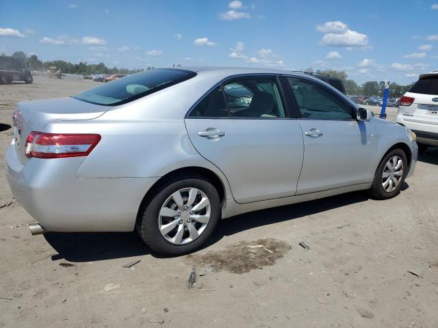 4T1BF3EK8AU063372 - 2010 TOYOTA CAMRY BASE Күміс фото 3