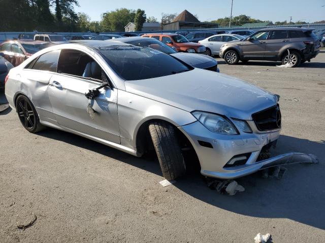 WDDKJ7CB7AF043802 - 2010 MERCEDES-BENZ E 550 SILVER photo 4