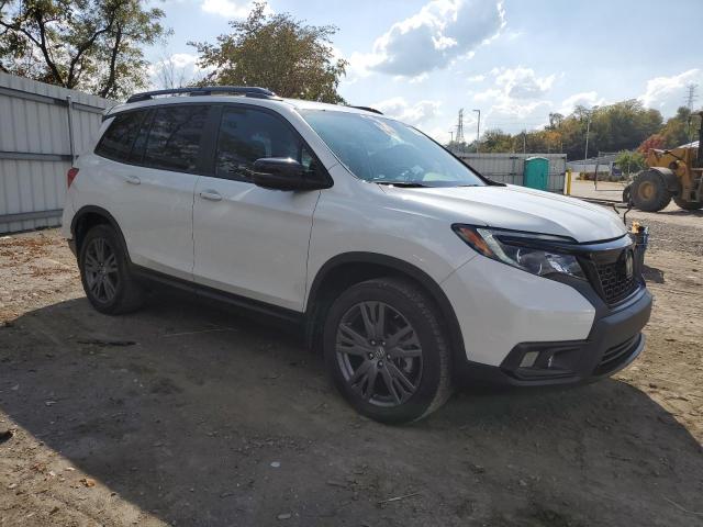 5FNYF8H5XMB011059 - 2021 HONDA PASSPORT EXL WHITE photo 4