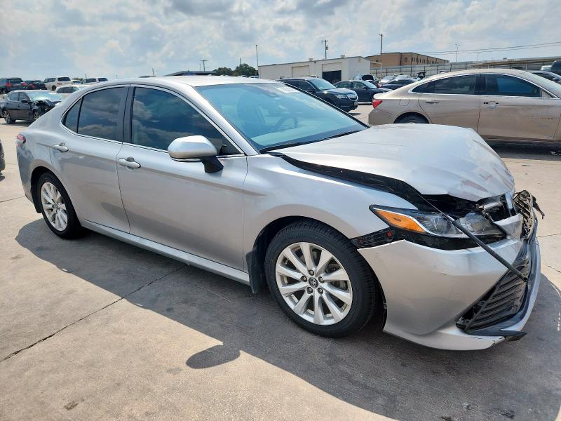 4T1L11AK3LU933044 - 2020 TOYOTA CAMRY LE SILVER photo 4