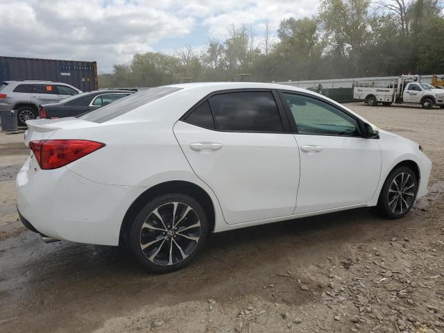 5YFBURHE2JP853136 - 2018 TOYOTA COROLLA L 白色 照片 3
