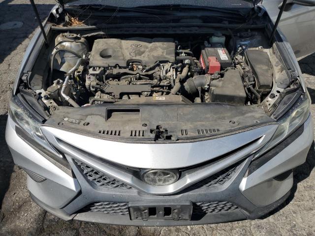 4T1B11HK9JU529745 - 2018 TOYOTA CAMRY L 银色 照片 11