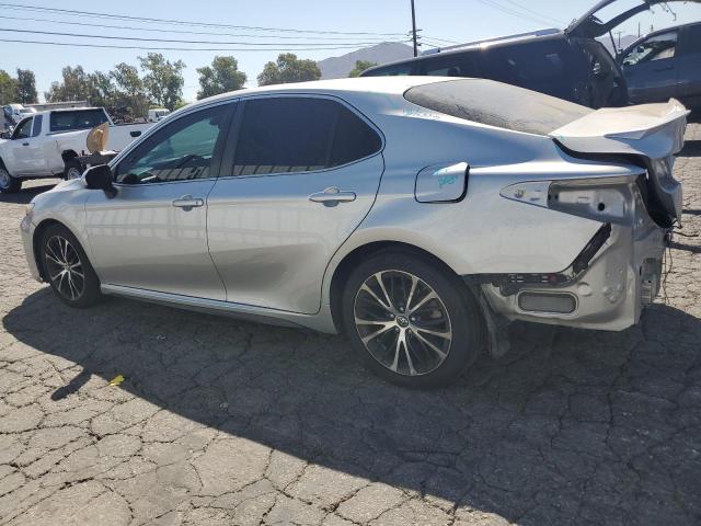 4T1B11HK9JU529745 - 2018 TOYOTA CAMRY L 银色 照片 2