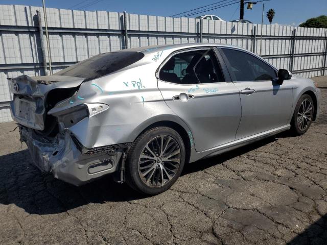 4T1B11HK9JU529745 - 2018 TOYOTA CAMRY L 银色 照片 3