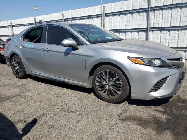 4T1B11HK9JU529745 - 2018 TOYOTA CAMRY L 银色 照片 4
