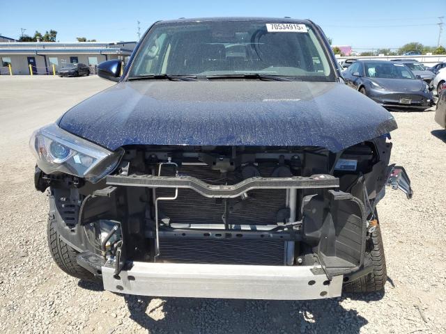JTEEU5JR6P5299717 - 2023 TOYOTA 4RUNNER SR5 BLUE photo 5