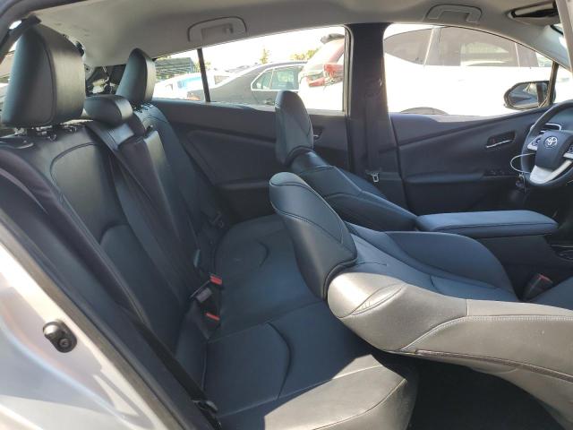 JTDKARFU6J3061499 - 2018 TOYOTA PRIUS ვერცხლისფერი ფოტო 10