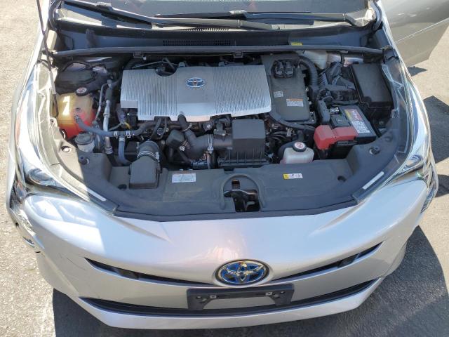 JTDKARFU6J3061499 - 2018 TOYOTA PRIUS ვერცხლისფერი ფოტო 11