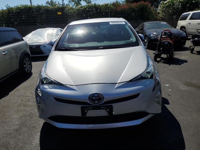 JTDKARFU6J3061499 - 2018 TOYOTA PRIUS ვერცხლისფერი ფოტო 5
