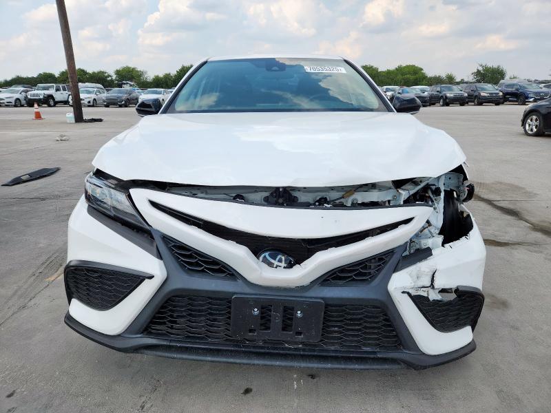 4T1G11AK5PU080430 - 2023 TOYOTA CAMRY SE NIGHT SHADE WHITE photo 5