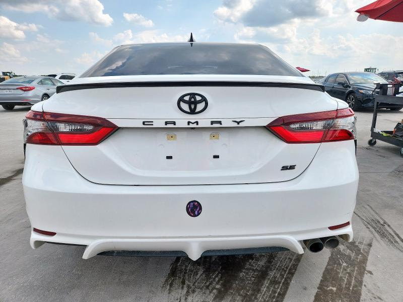 4T1G11AK5PU080430 - 2023 TOYOTA CAMRY SE NIGHT SHADE WHITE photo 6