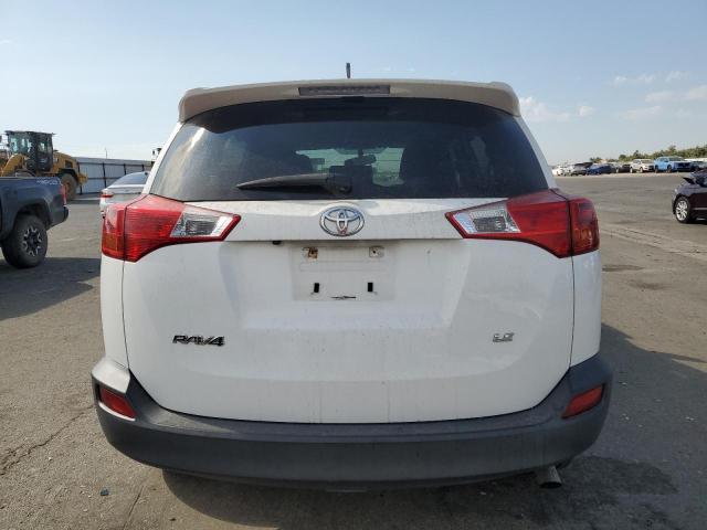 JTMZFREV8FD077344 - 2015 TOYOTA RAV4 LE 白色 照片 6