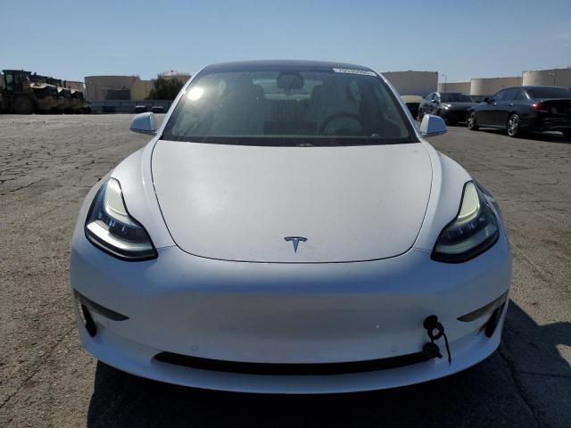 5YJ3E1EB1KF514376 - 2019 TESLA MODEL 3 Beyaz fotoğraf 5