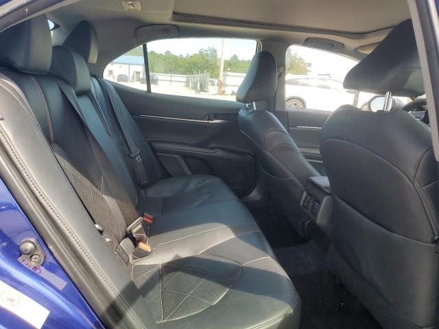 4T1B11HK8JU506697 - 2018 TOYOTA CAMRY L BLUE photo 10