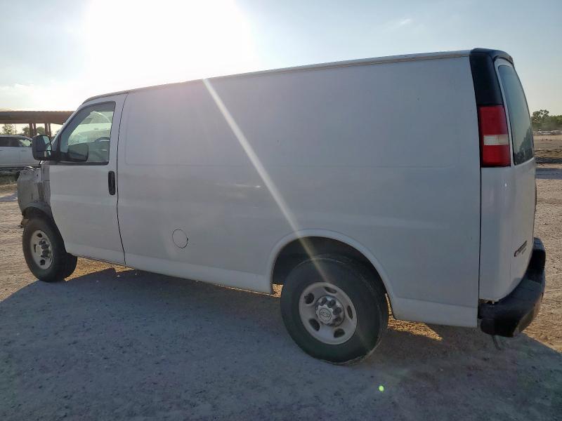 1GCWGFBA9D1174034 - 2013 CHEV EXPRESS G2500 WHITE photo 2