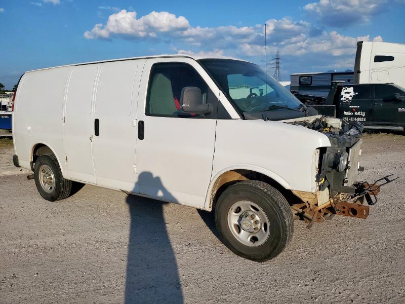 1GCWGFBA9D1174034 - 2013 CHEV EXPRESS G2500 WHITE photo 4