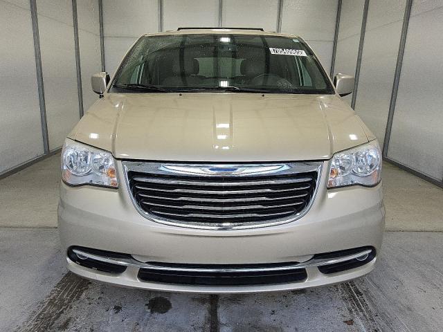 2C4RC1BG6FR520202 - 2015 CHRYSLER TOWN & COU TOURING TAN photo 5