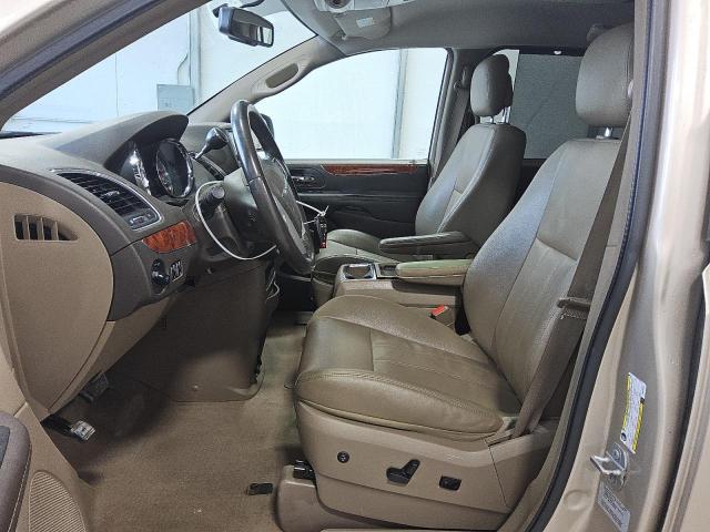 2C4RC1BG6FR520202 - 2015 CHRYSLER TOWN & COU TOURING TAN photo 7