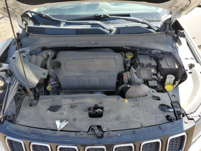 3C4NJDBB2JT256010 - 2018 JEEP COMPASS LATITUDE Белый фото 12