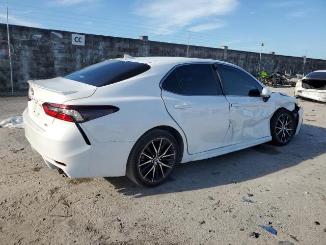 4T1G11AK0PU740728 - 2023 TOYOTA CAMRY SE NIGHT SHADE WHITE photo 3