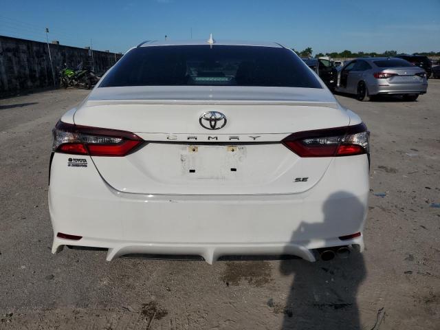 4T1G11AK0PU740728 - 2023 TOYOTA CAMRY SE NIGHT SHADE WHITE photo 6