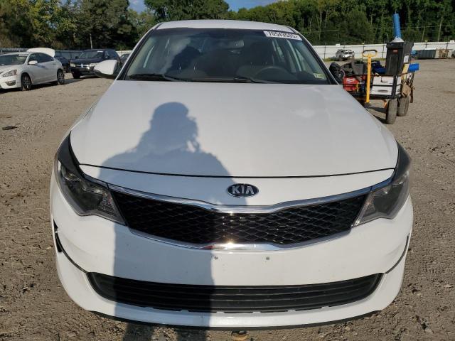 5XXGT4L38JG272685 - 2018 KIA OPTIMA LX Weiß Foto 5