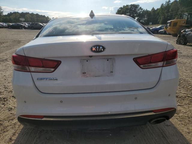 5XXGT4L38JG272685 - 2018 KIA OPTIMA LX Weiß Foto 6