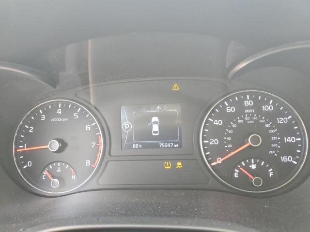 5XXGT4L38JG272685 - 2018 KIA OPTIMA LX Weiß Foto 9