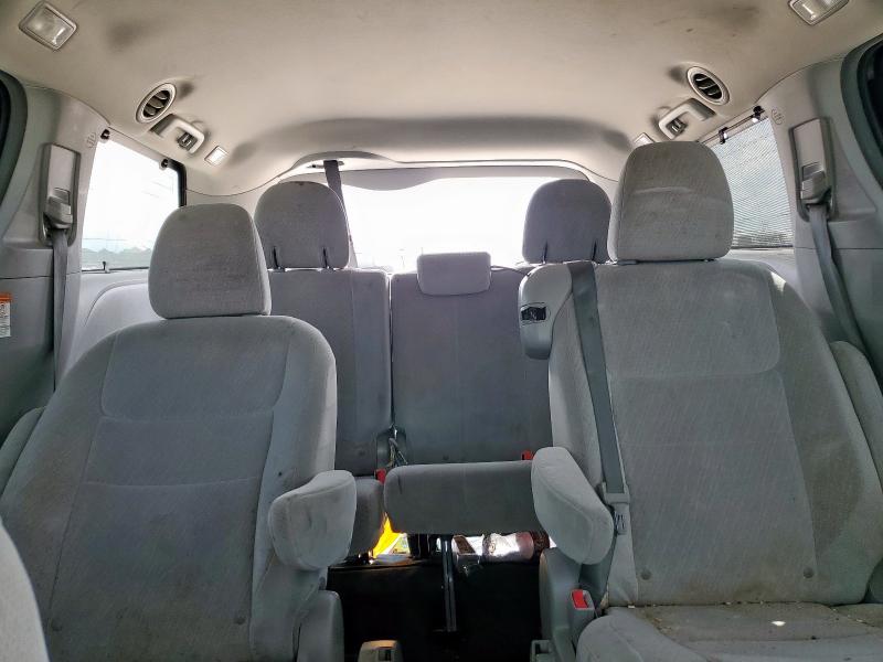 5TDKK3DC2GS697073 - 2016 TOYOTA SIENNA LE GRAY photo 10