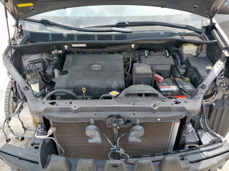 5TDKK3DC2GS697073 - 2016 TOYOTA SIENNA LE GRAY photo 12