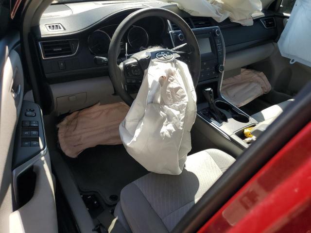 4T1BF1FK6HU618381 - 2017 TOYOTA CAMRY LE წითელი ფოტო 8