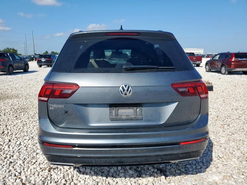 3VV3B7AX8LM130560 - 2020 VOLKSWAGEN TIGUAN SE GRAY photo 6