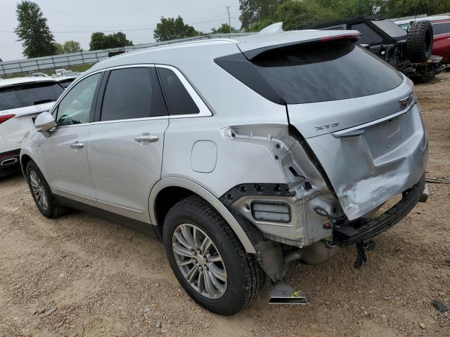 1GYKNCRS5JZ233573 - 2018 CADILLAC XT5 LUXURY SILVER photo 2