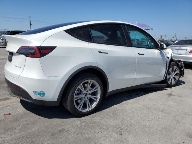 7SAYGDEEXRF075803 - 2024 TESLA MODEL Y WHITE photo 3