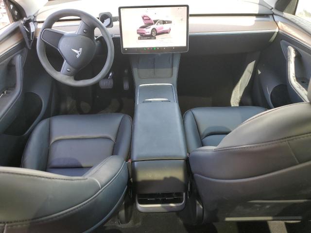 7SAYGDEEXRF075803 - 2024 TESLA MODEL Y WHITE photo 8