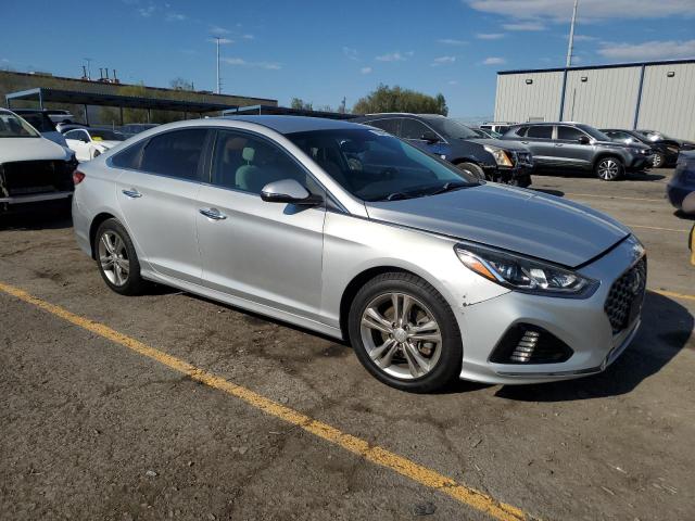 5NPE34AF2KH747595 - 2019 HYUNDAI SONATA LIMITED 银色 照片 4