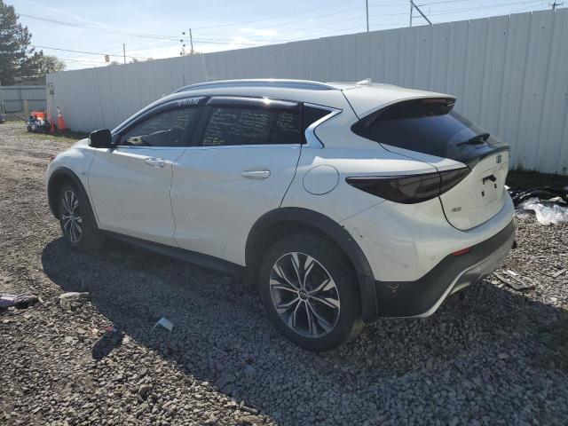 SJKCH5CR3HA028309 - 2017 INFINITI QX30 BASE 白色 照片 2